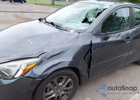 2019 Toyota Yaris Le z USA, uszkodzony, nr VIN 3MYDLBYV3KY520708